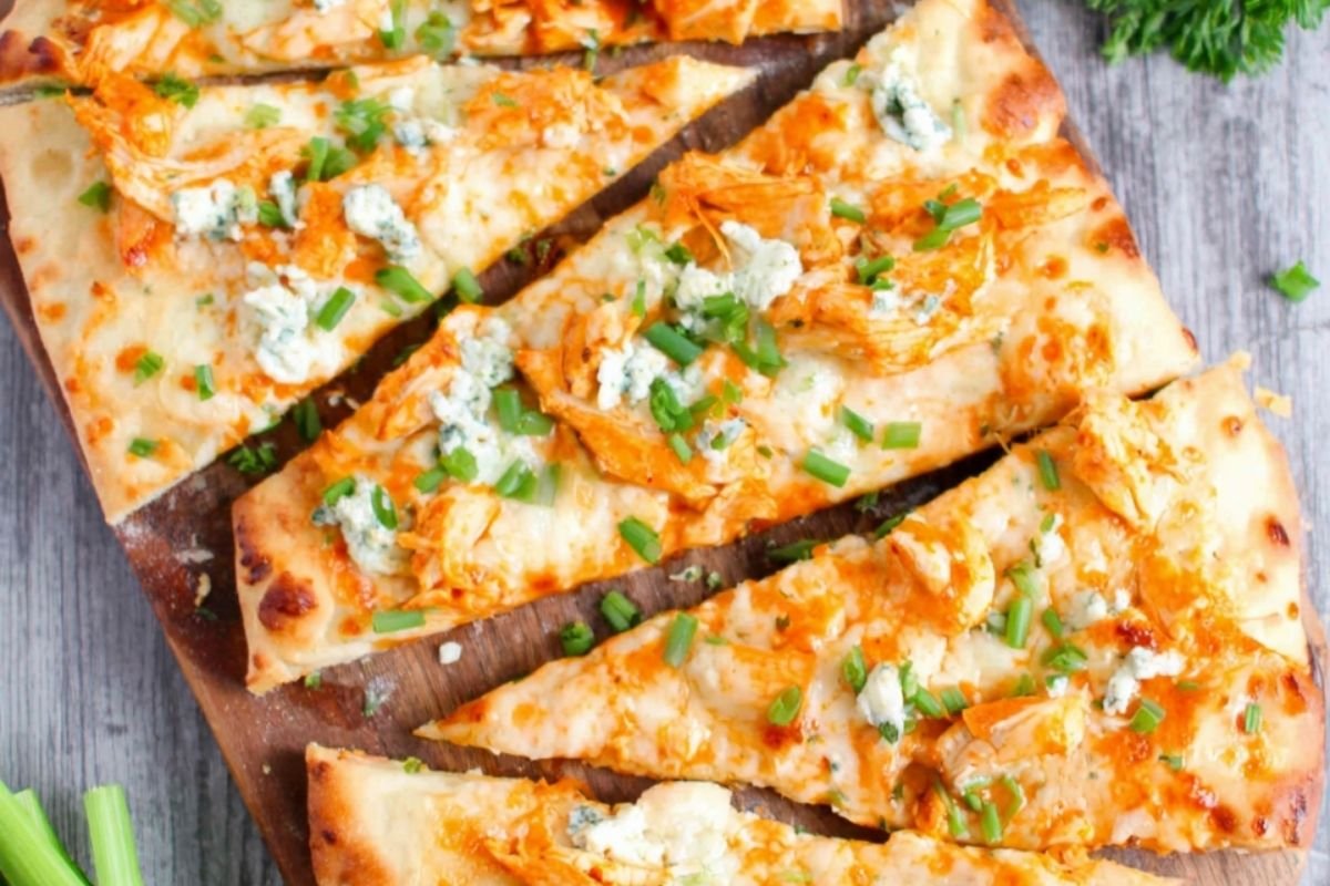 Buffalo Chicken Flatbread – A Flavorful Twist on Classic Comfort Food