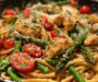 One-Pan Creamy Garlic Parmesan Chicken Pasta with Asparagus & Cherry Tomatoes: Easy, Healthy & Delicious!