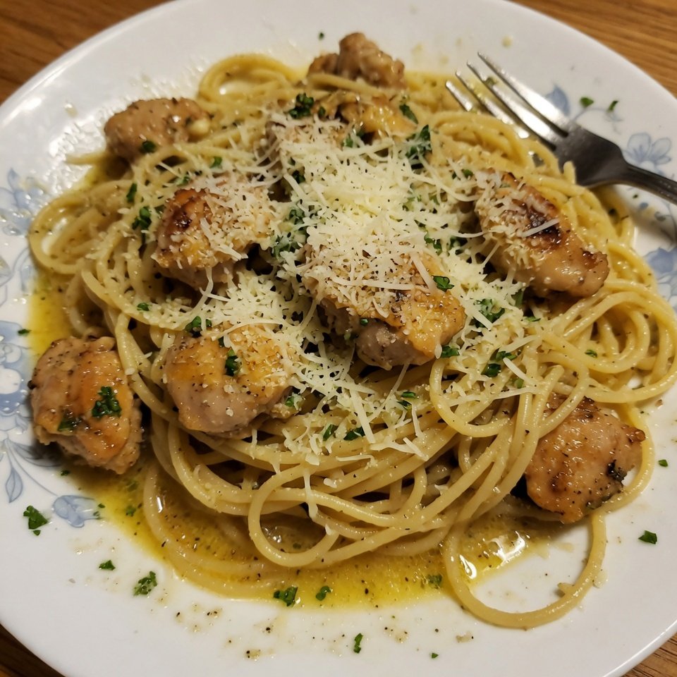 fresh ingredients for Garlic Butter Chicken Spaghetti (With Parmesan)